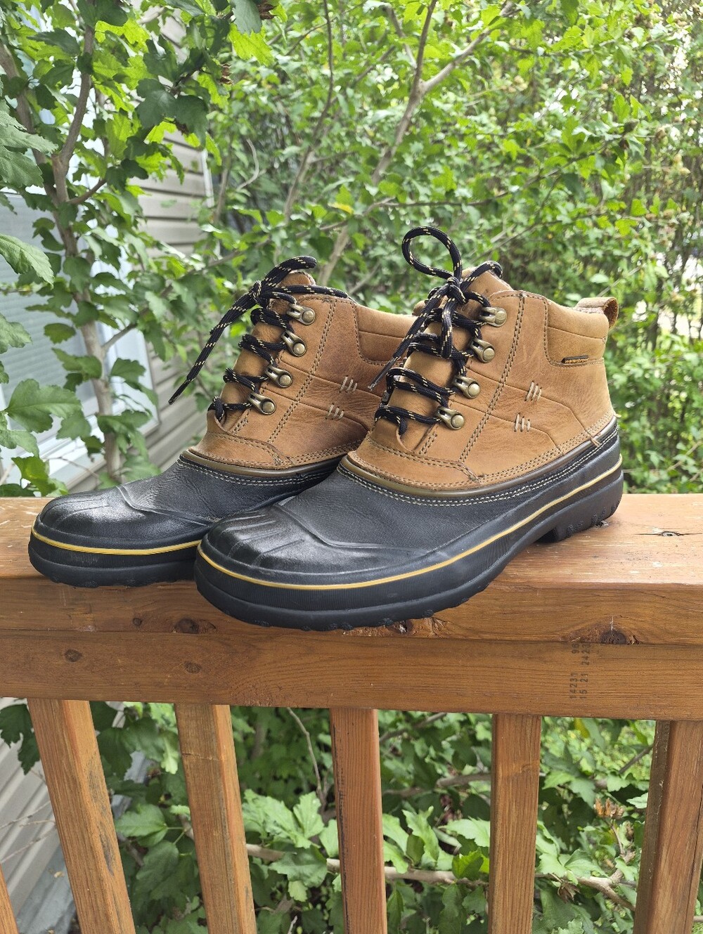 Mens Clarks Two-Tone Brown and Black Duck-Style Lace-Up Winter Boots